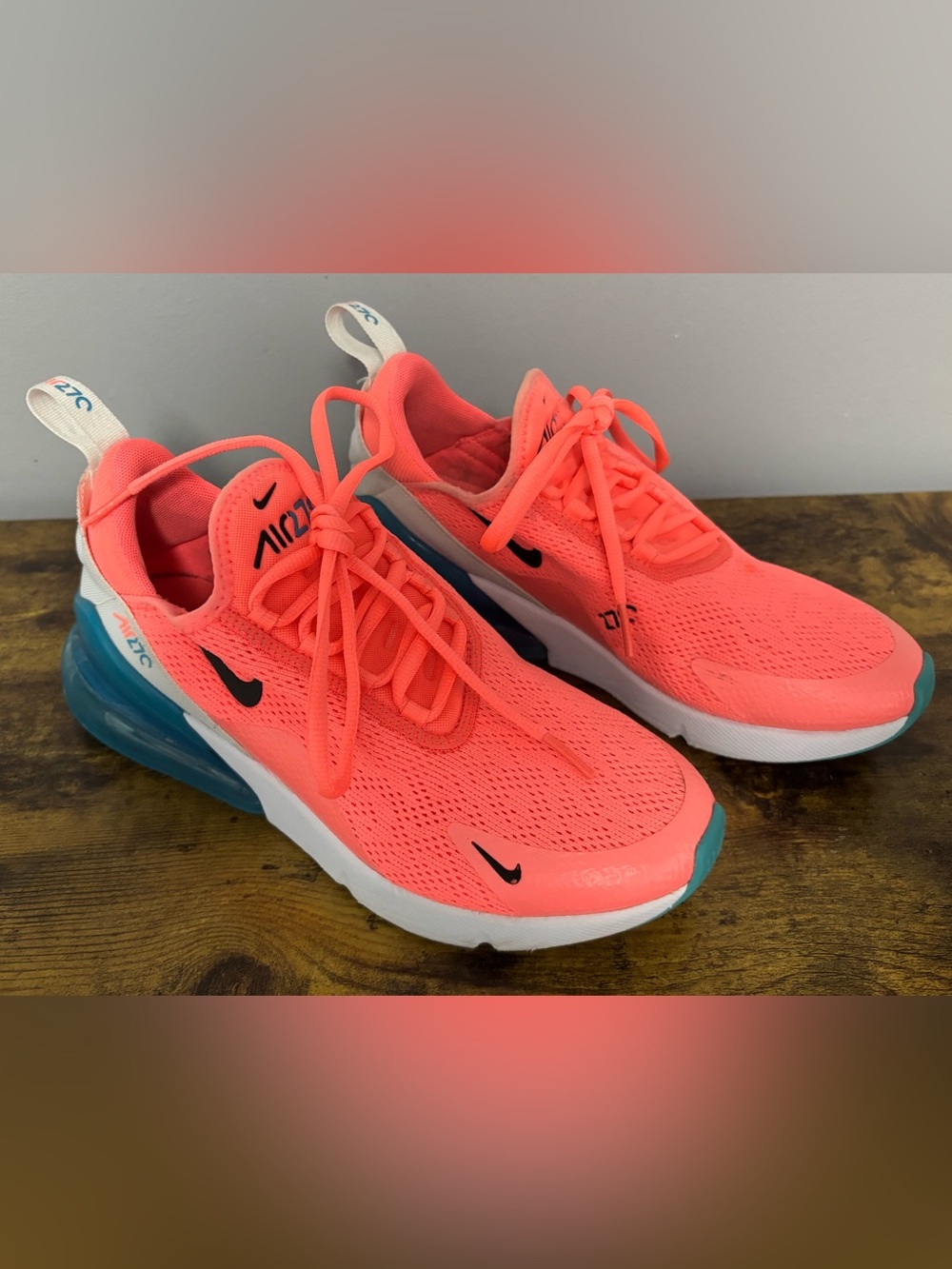 Women’s Nike Air Max 270 Coral & Teal Sneakers - size 7.5